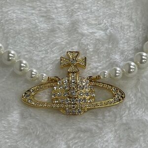 Brand-new Vivienne Westwood single-strand necklace with a gold-colored pendant